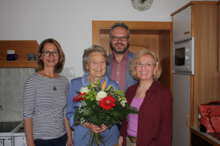 Gratulation älteste Bürgerin von Neuhaus