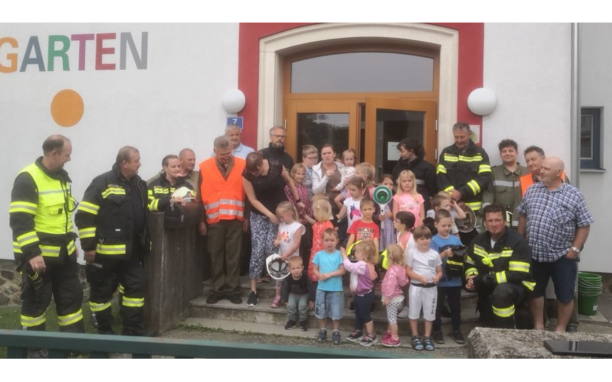 Feuerwehr besuchte den Kindergarten