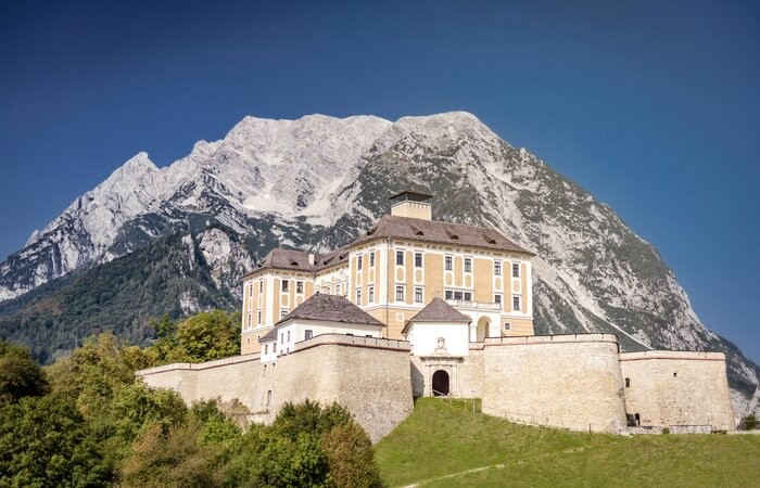 18.06.2025 Ganzkörper Workout - Natur.Kraft.Plätze Schloss Trautenfels und Neuhaus, Schloss Trautenfels